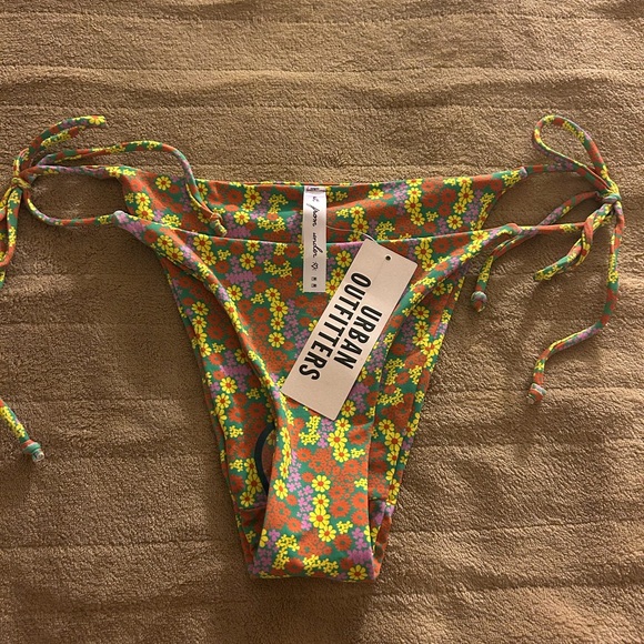 Urban Outfitters Out From Under Bikini Bottoms Sz Medium - Picture 2 of 7